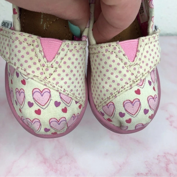 Toms shoes Valentines collection pink hearts & polka dots slip on size 5 infant - Picture 6 of 10